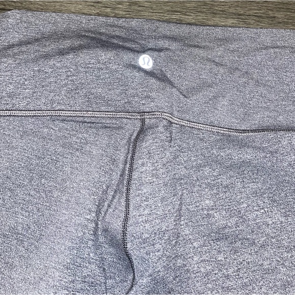Lululemon Mesh ZigZag Gray Leggings - Size 8 - Picture 4 of 5